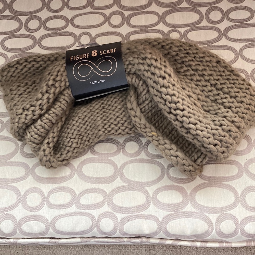 NWT Figure 8 Scarf. 0S